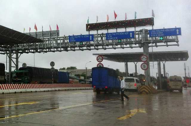 Trạm thu phí Phú Bài (Thị xã Hương Thủy, tỉnh Thừa Thiên - Huế).