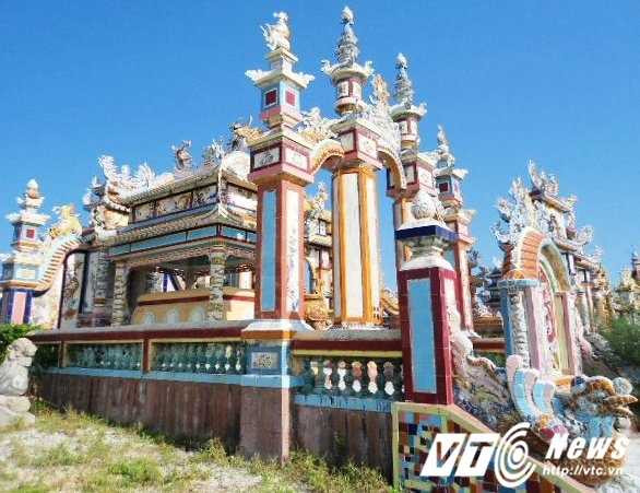 Cận cảnh 'thành phố của người chết' ở Huế lên báo Tây vì quá xa hoa