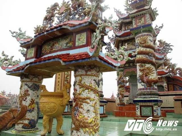 Cận cảnh 'thành phố của người chết' ở Huế lên báo Tây vì quá xa hoa