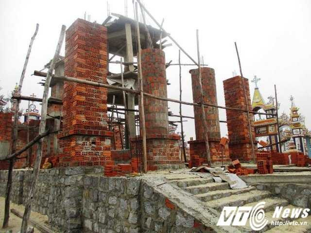 Cận cảnh 'thành phố của người chết' ở Huế lên báo Tây vì quá xa hoa