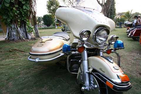 Một chiếc Harley Davidson độ ba bánh rất cầu kỳ Một chiếc Harley Davidson độ ba bánh rất cầu kỳ