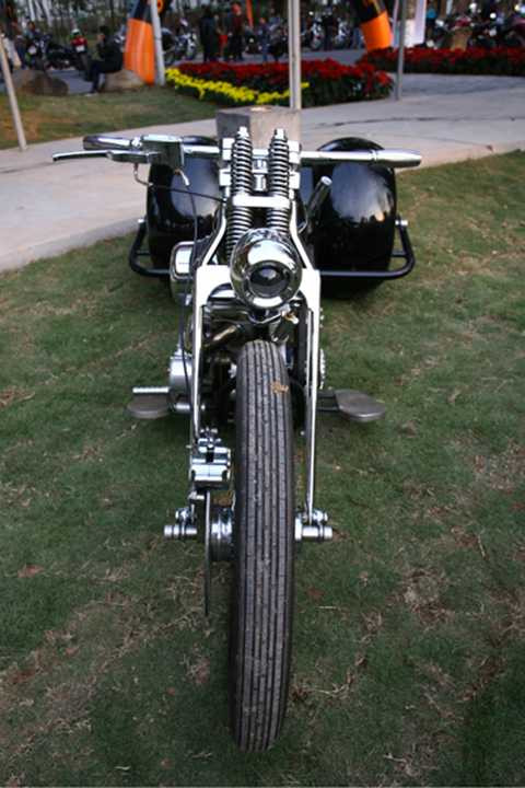 Một chiếc Harley Davidson được độ 2 bánh sau rất lạ mắt Một chiếc Harley Davidson được độ 2 bánh sau rất lạ mắt