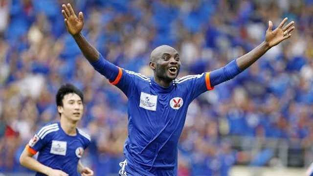 Than Quảng Ninh có lối chơi chủ đạo là bóng dài với đích nhắm là các ngoại binh to, khỏe