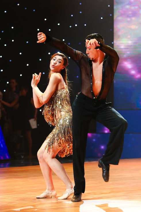 Hồng Quế và bạn nhảy Kris.