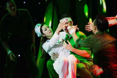 Jennifer Phạm đã có một màn biểu diễn đặc biệt và nhiều cảm xúc nhân ngày Thầy thuốc Việt Nam khi hoá thân thành bác sỹ Đặng Thùy Trâm - một nữ bác sỹ, liệt sỹ trong chiến tranh, được nhà nước trao tặng danh hiệu Anh hùng lực lượng vũ trang nhân dân năm 2006. Hoa hậu Jennifer Phạm từng gặp chấn thương lưng nhưng đã hồi phục nhờ sự chăm sóc của các bác sỹ. Cũng từ sự cố này, cô nảy ra ý tưởng cho bài thi.