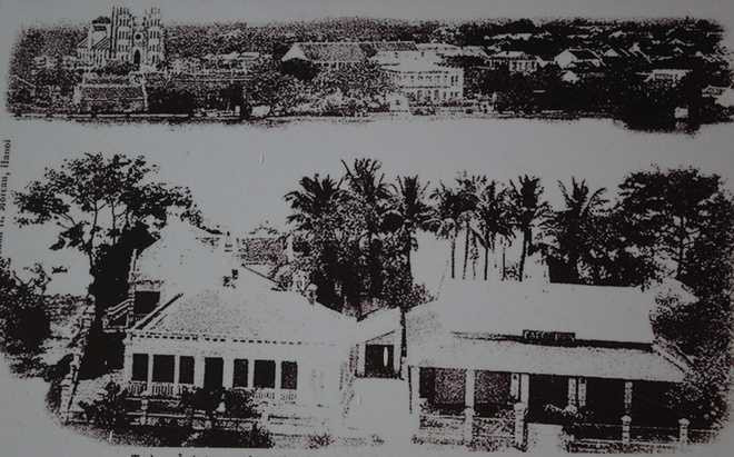 Toàn cảnh trung tâm Hà Nội nhìn từ Tòa thị chính sang Nhà thờ lớn.