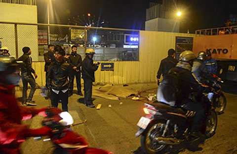 Va chạm với xe cẩu, một thanh niên chết thảm, Hà Nội, cuốn vào gầm xe, tai nạn giao thông