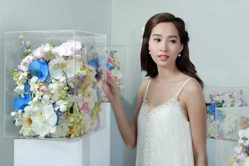 Là một trong những đại diện nổi bật cho nhan sắc Việt, Đặng Thu Thảo đã trở thành khách mời trong sự kiện 'Hoa lan tỏa sắc' nhằm tôn vinh phái đẹp trong dịp Quốc tế Phụ nữ 8/3. Là một trong những đại diện nổi bật cho nhan sắc Việt, Đặng Thu Thảo đã trở thành khách mời trong sự kiện 'Hoa lan tỏa sắc' nhằm tôn vinh phái đẹp trong dịp Quốc tế Phụ nữ 8/3.