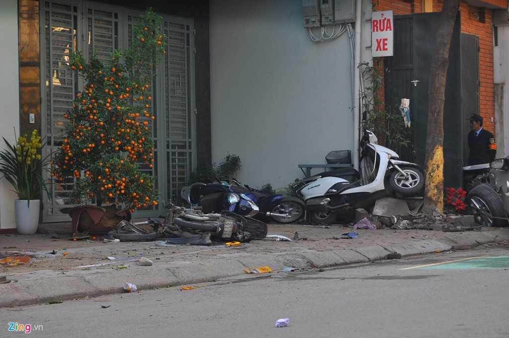 Hiện trường tang thương vụ xe điên đâm 3 người chết thảm ở Hà Nội