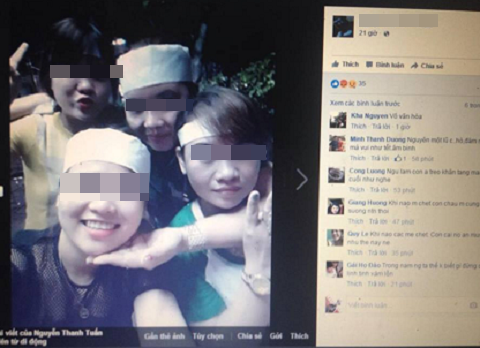 Bức ảnh con cháu đầu đội khăn tang miêng tươi cười và chụp ảnh tự sướng.