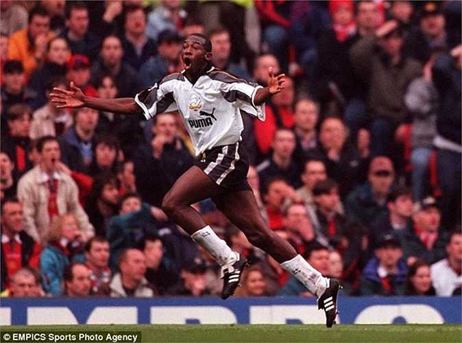 Tháng 4/1997, Paulo Wanchope làm cả Premier League sững sờ khi loại bỏ 4 hậu vệ MU trước khi làm tung lưới Peter Schmeichel. Đó mới là lần đầu tiên biểu tượng của Derby khoác áo đội bóng