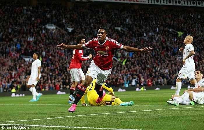 Vào sân từ ghế dự bị nhưng Anthony Martial chỉ mất có vài phút để ghi bàn quyết định giúp MU đánh bại Liverpool hồi tháng 9 năm ngoái