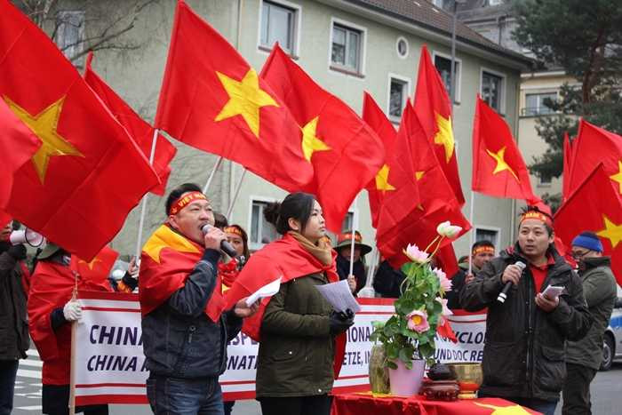 Người Việt tại Đức xuống đường phản đối Trung Quốc
