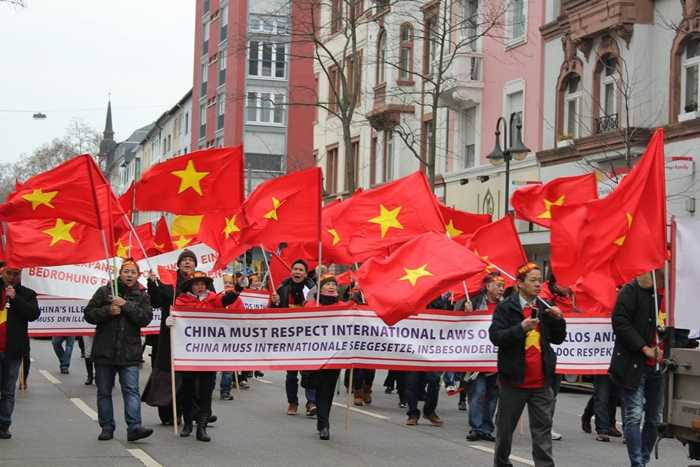 Ảnh: Người Việt ở Đức xuống đường phản đối Trung Quốc quân sự hóa Biển Đông