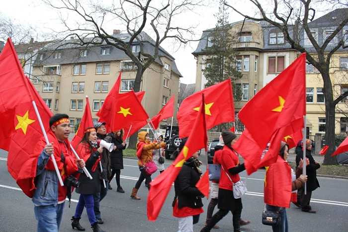 Ảnh: Người Việt ở Đức xuống đường phản đối Trung Quốc quân sự hóa Biển Đông