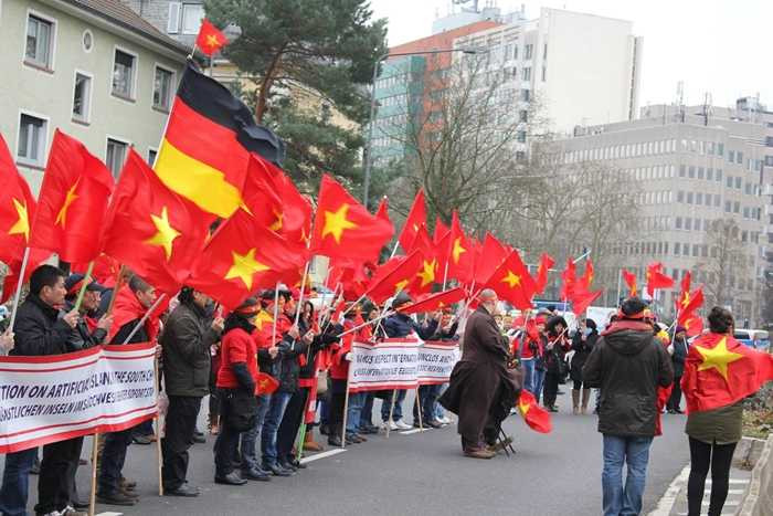 Người Việt chung tay phản đối hành động quân sự hóa Biển Đông của Trung Quốc