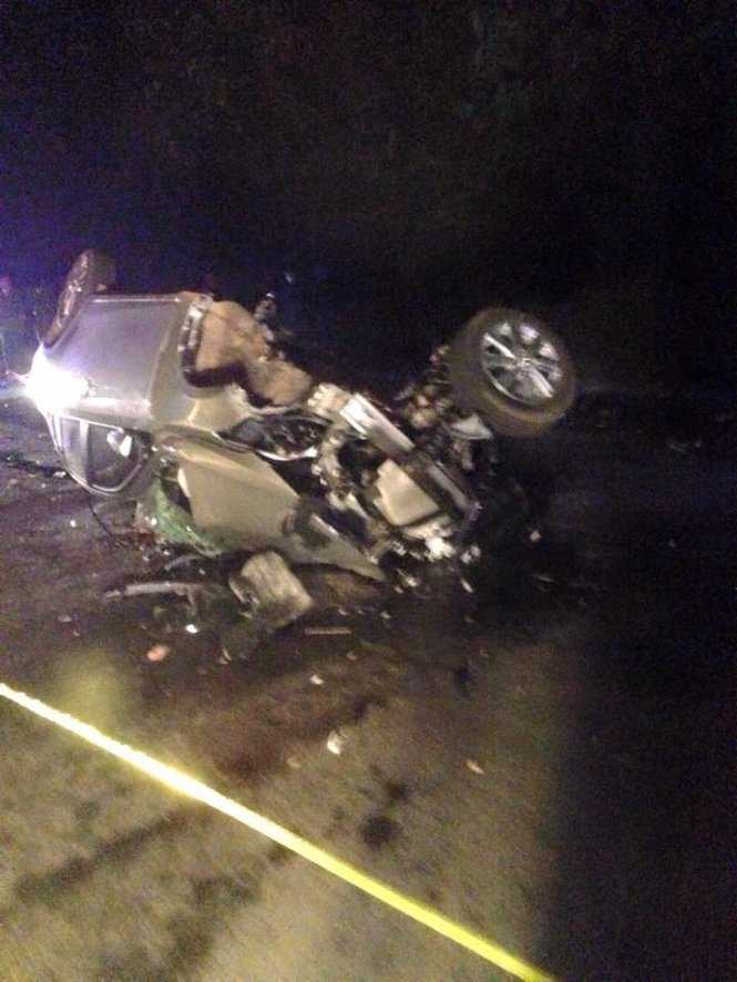 Một chiếc xe bị hư hại nặng trong vụ tai nạn làm 4 người chết, 3 người bị thương (ảnh facebook otofun)