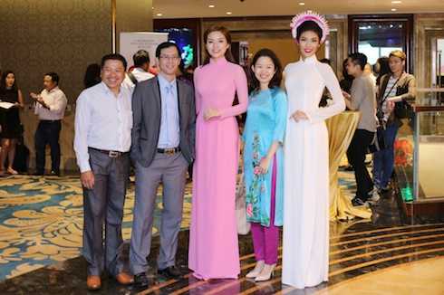 Chia sẻ quan điểm về sự khác nhau giữa việc mặc áo dài của phụ nữ miền Bắc và miền Nam, Kỳ Duyên cho biết: 'Duyên không nghĩ có sự khác biệt giữa các phụ nữ các vùng miền mặc chiếc áo dài, một di sản của dân tộc. Có chăng các miền thì phong cách tạo mẫu mã của áo dài sẽ khác nhau.' 