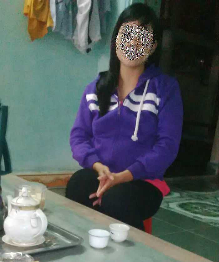 Chị Hồ Thị D đang mang thai ở tháng thứ 8. Ảnh An Sơn