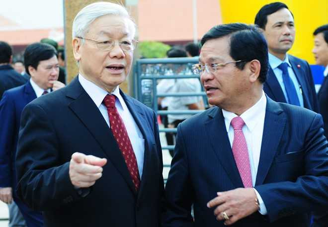 Tổng bí thư trò chuyện cùng Bí thư Tỉnh ủy Quảng Ngãi Lê Viết Chữ tại lễ kỷ niệm 110 năm ngày sinh cố Thủ tướng Phạm Văn Đồng.