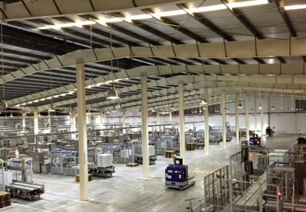 Một góc Nhà máy sản xuất sữa nước hiện đại của Vinamilk