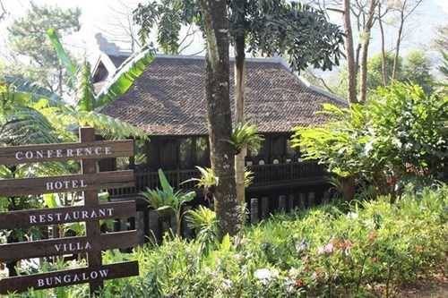  Tọa lạc ở độ cao 600 m (cốt 600) giữa Vườn Quốc gia Ba Vì, Le Mont Bavi Resort&Spa với hàng chục khách sạn, biệt thự, bể bơi... gần như đã hoàn tất và chuẩn bị đưa vào sử dụng. 