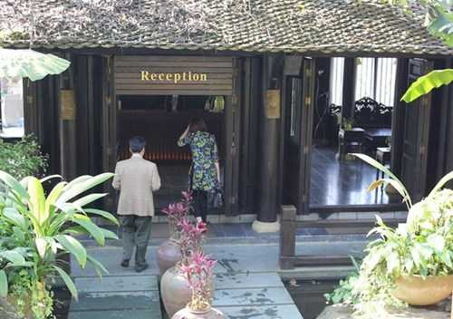 Có tất cả 13 khu nhà nghỉ dưỡng, phần lớn dựng bằng gỗ.