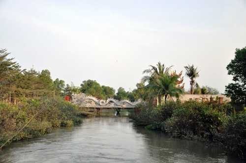 Trong đó, có 3 hạng mục không có giấy phép, gồm hạng mục diện tích 319 m2; hạng mục diện tích 68 m2 và hạng mục 128 m2. Sau khi có quyết định, đại diện của nghệ sĩ Hoài Linh đã đóng tiền nộp phạt ở Kho bạc Nhà nước quận 9.