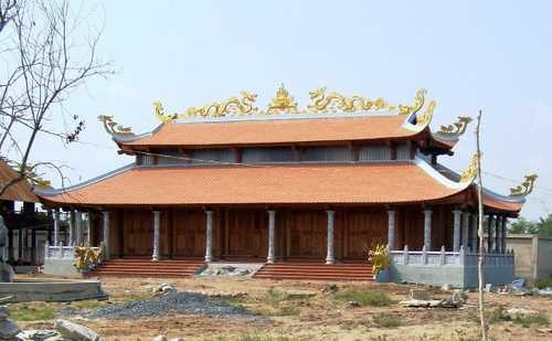 Theo lãnh đạo UBND quận 9, vị trí mà nhà thờ tổ nghệ sĩ Hoài Linh xây dựng nằm trong quy hoạch đất nông nghiệp kết hợp với nhà ở kinh tế vườn nên chỉ cho phép chuyển đổi 10% diện tích sang đất nhà ở.