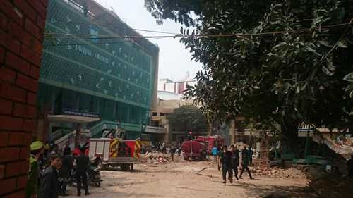 Lực lượng cứu hỏa đã điều động 4 xe chữa cháy tới hiện trường.