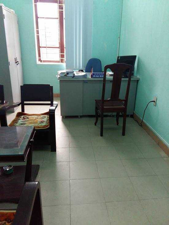 Phòng của những lãnh đạo chủ chốt phường Vĩnh Ninh cũng vắng bóng người.