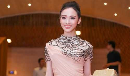 Hoa hậu Trương Hồ Phương Nga 