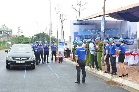 Đào tạo kỹ năng LXAT cho khách hàng ô tô