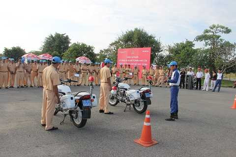 Một buổi tập huấn lái xe phân khối lớn cho CSGT