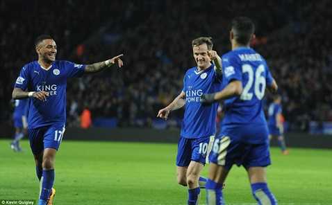 Leicester City vẫn giữ được ngôi đầu bảng khi hòa West Brom đêm qua