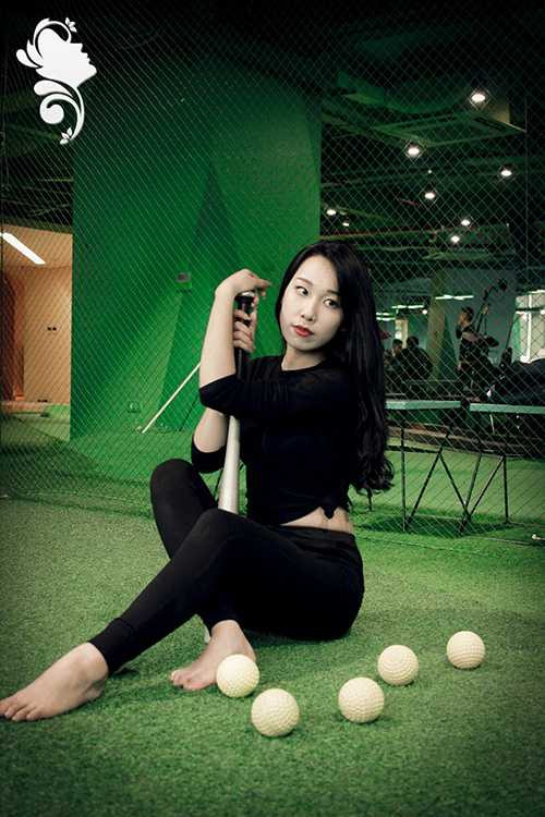 Nữ sinh trường Báo năng động, cuốn hút trong trang phục thể thao