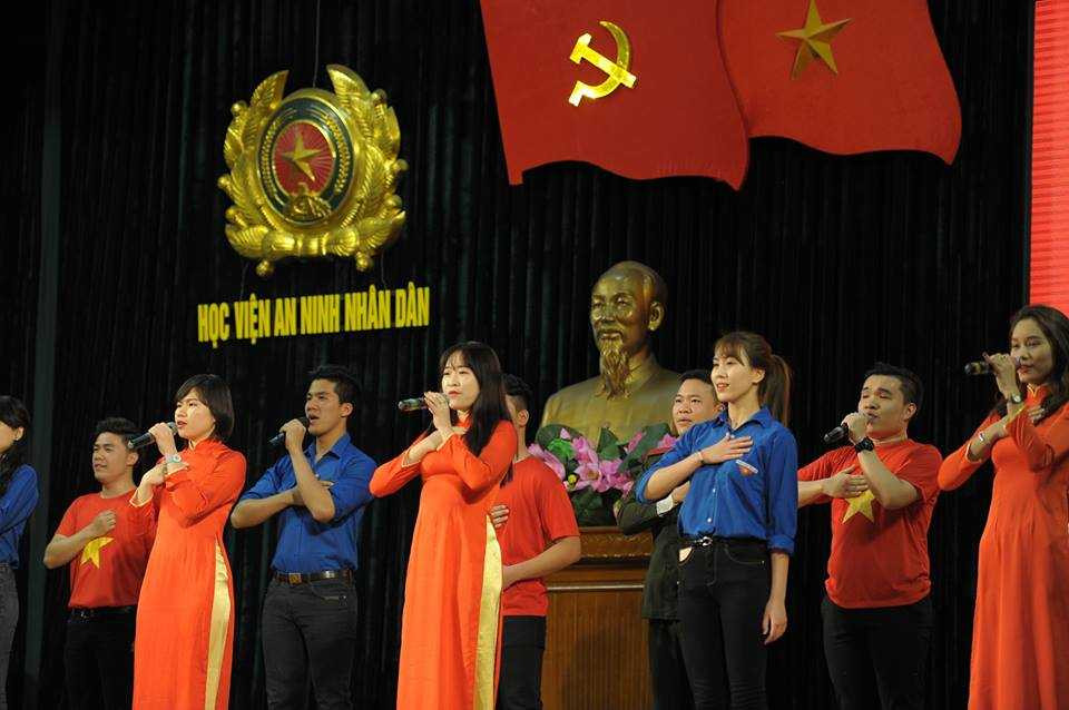 Một tiết mục văn nghệ của Đoàn Thanh niên Học viện An ninh Nhân dân tại Lễ phát động Tháng thanh niên 2016