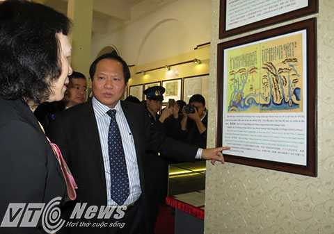 Ủy viên Trung ương Đảng, Thứ trưởng Bộ Thông tin và Truyền thông Trương Minh Tuấn và lãnh đạo TP Hải Phòng tham quan triển lãm Ủy viên Trung ương Đảng, Thứ trưởng Bộ Thông tin và Truyền thông Trương Minh Tuấn và lãnh đạo TP Hải Phòng tham quan triển lãm