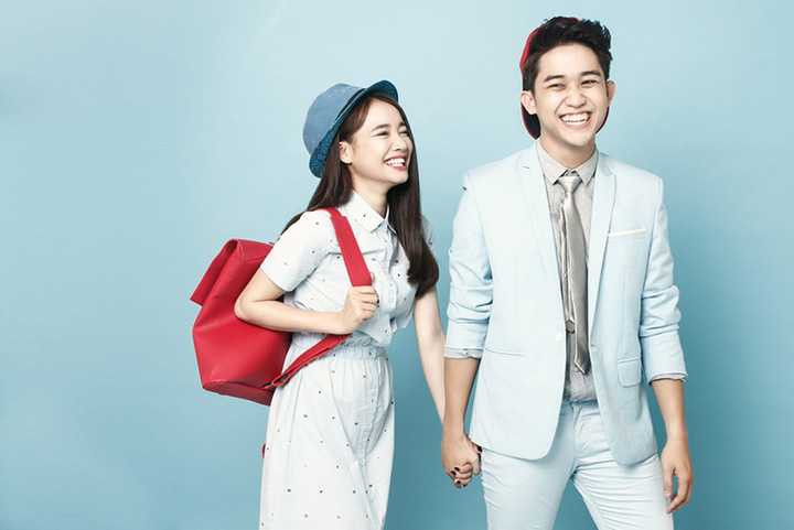 Vừa qua, Nhã Phương và Trương Quốc Bảo đã tranh thủ thực hiện một bộ hình thời trang để tung ra cùng MV Xinh đẹp ơi. Nhã Phương kết hợp cùng Trương Quốc Bảo với phong cách thời trang theo xu hướng xuân hè 2016.