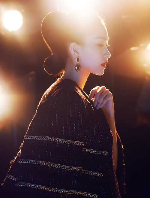 Phong cách thời trang của Đặng Thu Thảo đơn giản nhưng không kém phần sang trọng và nữ tính. Vẻ đẹp tinh khôi, thánh thiện của cô thu hút mọi ánh nhìn mỗi khi cô xuất hiện. Và hơn thế nữa, sự khắt khe từ trong suy nghĩ đến lối sống đã tạo nên một Thu Thảo của ngày hôm nay: một người đẹp sống nghiêm túc có vẻ đẹp rạng rỡ và trưởng thành hơn. Phong cách thời trang của Đặng Thu Thảo đơn giản nhưng không kém phần sang trọng và nữ tính. Vẻ đẹp tinh khôi, thánh thiện của cô thu hút mọi ánh nhìn mỗi khi cô xuất hiện. Và hơn thế nữa, sự khắt khe từ trong suy nghĩ đến lối sống đã tạo nên một Thu Thảo của ngày hôm nay: một người đẹp sống nghiêm túc có vẻ đẹp rạng rỡ và trưởng thành hơn.