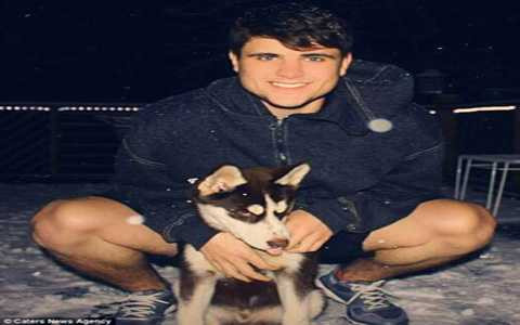 Bằng sự kiên trì, sau 10 tháng Austin đã giảm được 71 kg lột xác thành một anh chàng hotboy. Ảnh Daily Mail