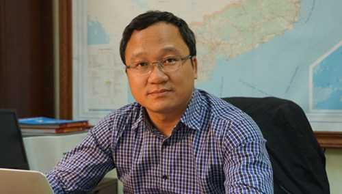 Ông Khuất Việt Hùng.