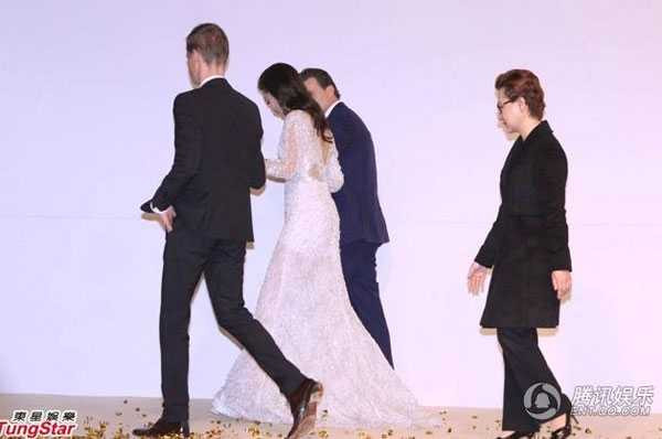 Lý Băng Băng được các đại gia tận tình săn sóc