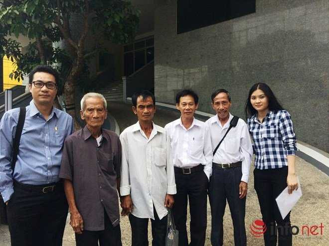 Ông Huỳnh Văn Nén, cụ Huỳnh Văn Truyện, thầy Nguyễn Thận cùng các luật sư tại Viện KSND Tối cao phía Nam