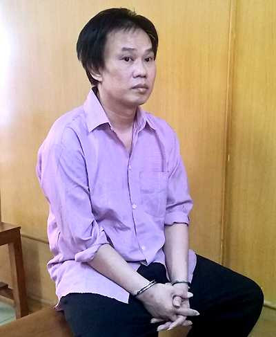 Người đàn ông mạo danh cháu trung tướng công an tại tòa. Ảnh: H. D.