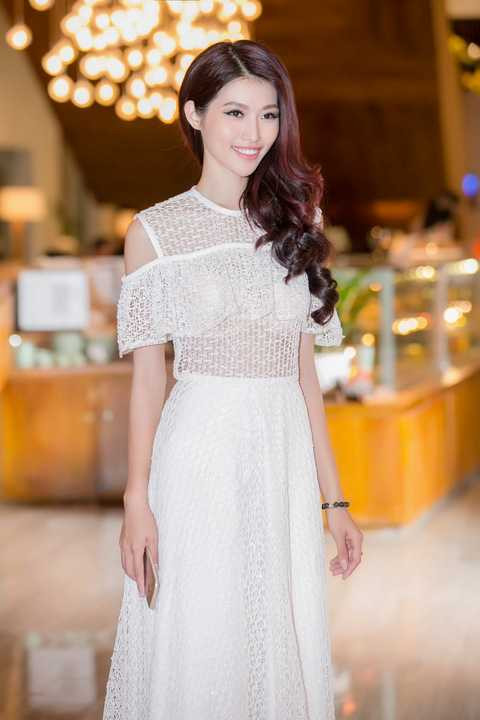 Tuy chỉ mới 22 tuổi, Quỳnh Châu sở hữu thành tích catwalk tại những sự kiện thời trang lớn trong và ngoài nước, trong đó phải kể đến tuần lễ thời trang New York Fashion Week. Ở Quỳnh Châu sở hữu cá tính của một người mẫu thế hệ mới và bản lĩnh của những người mẫu đàn chị.