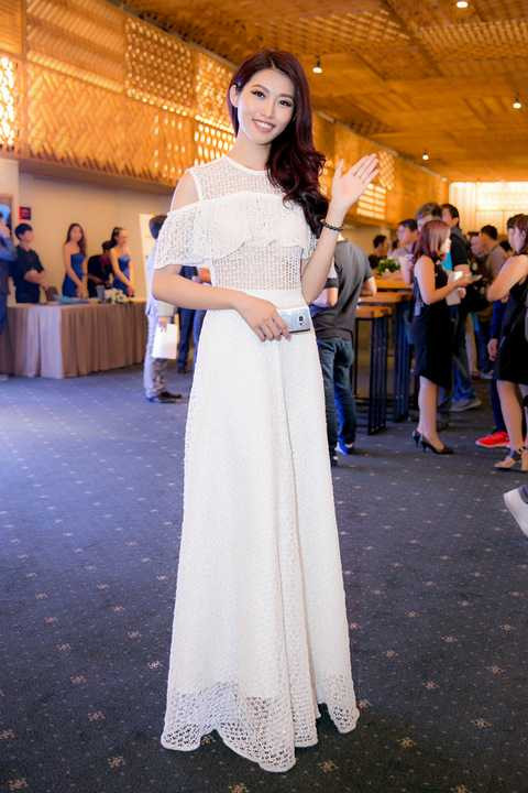 Năm 2015, Quỳnh Châu đăng ký tham gia tranh tài tại cuộc thi Hoa hậu Hoàn vũ Việt Nam. Với phần thi ứng xử thông minh, Quỳnh Châu để lại nhiều ấn tượng xen lẫn tiếc nuối với khán giả khi cô dừng chân tại Top 15 chung cuộc. Trong năm 2016, Quỳnh Châu muốn khẳng định bản thân ở nhiều lĩnh vực mới và hướng đến một nghệ sĩ trẻ thành công, bản lĩnh. Trong đó, điện ảnh là đam mê mà Quỳnh Châu muốn thử sức và phát triển. 