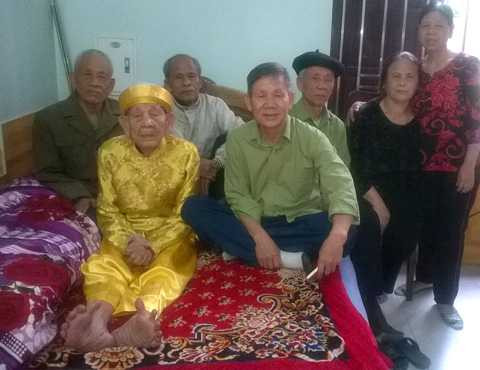 Cụ Phương và các con