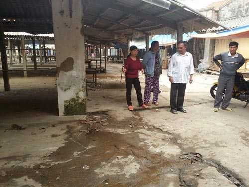 Nhiều người dân sống gần hiện trường tỏ ra bức xúc trước việc bà Lợi bị vợ cũ của con trai tấn công.