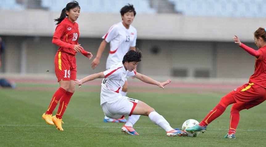 Tuyển nữ Việt Nam suýt hòa Triều Tiên, HLV Mai Đức Chung khen học trò hết mực